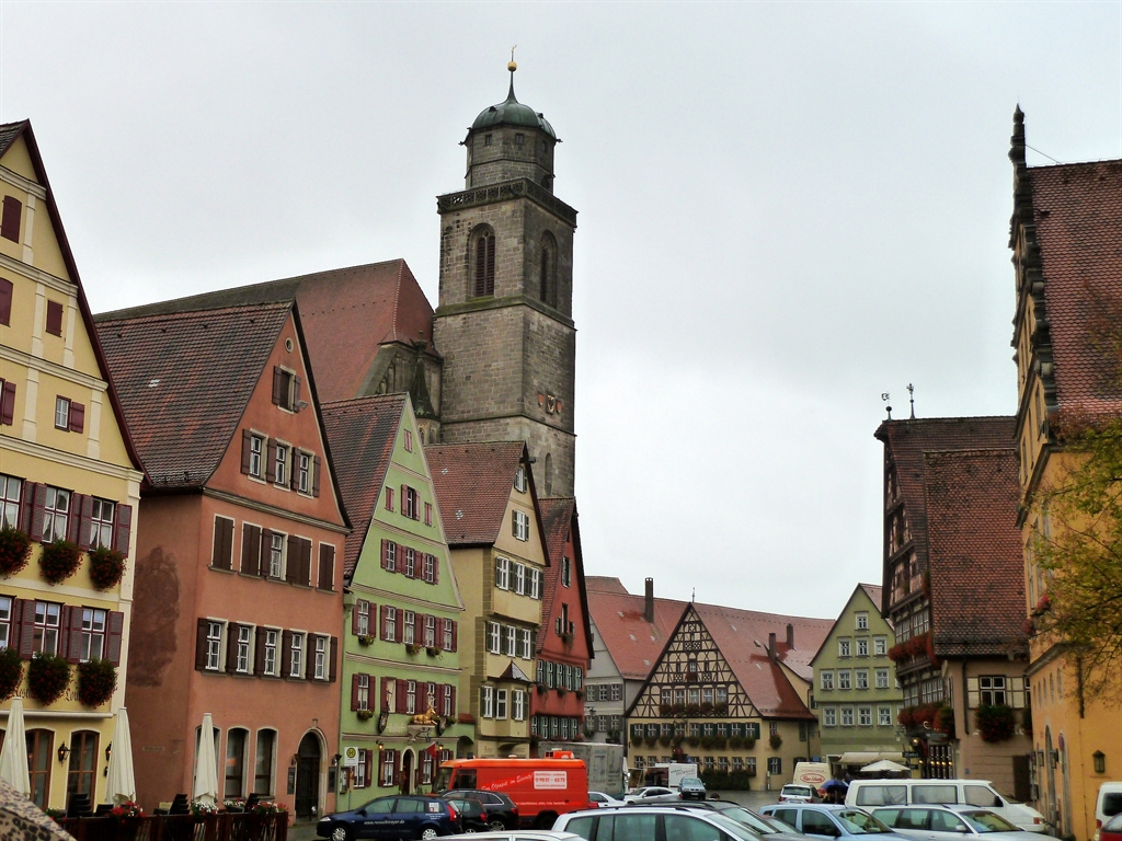 Beautifully coloured buildings in Dinkelsbühl
