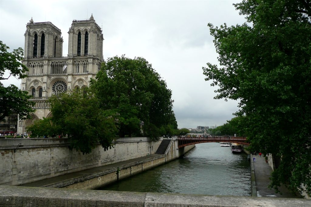 Notre Dame Paris la seine