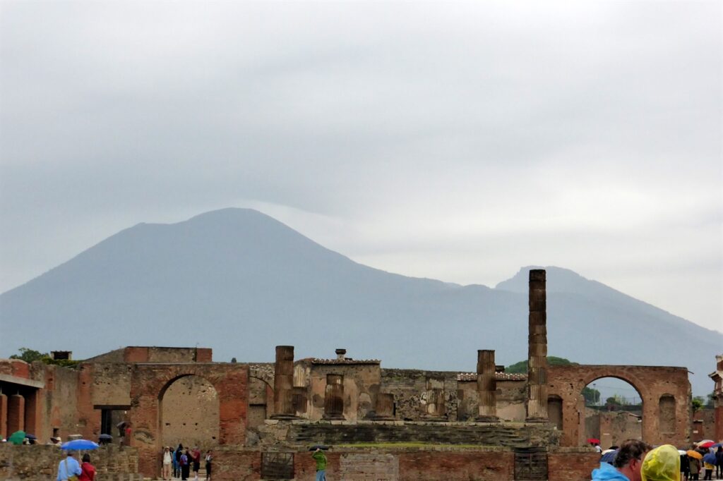Pompeii in the shadow of mt vesuvius